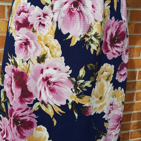 CLEO Apparel skirt - Picture 4 of 5